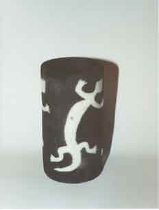 Raku cylinder with transparent glaze and gecko motif-view 2